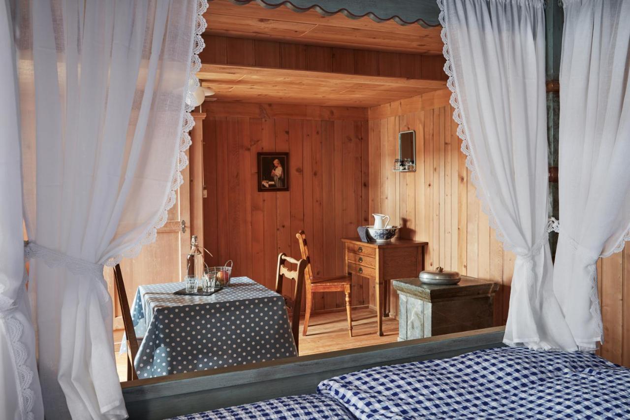 Nostalgie Bed&Breakfast Chrämerhus Curaglia Exterior foto