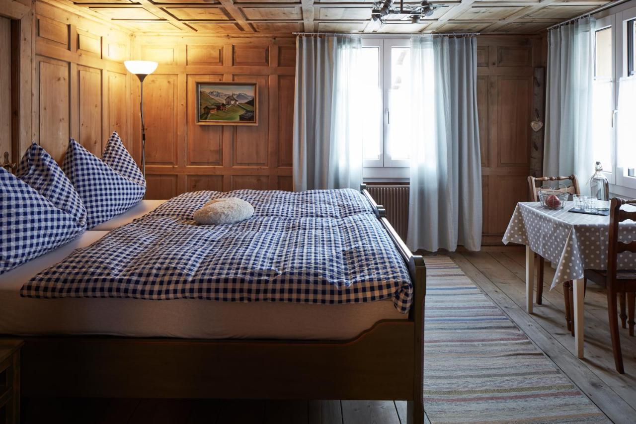 Nostalgie Bed&Breakfast Chrämerhus Curaglia Exterior foto