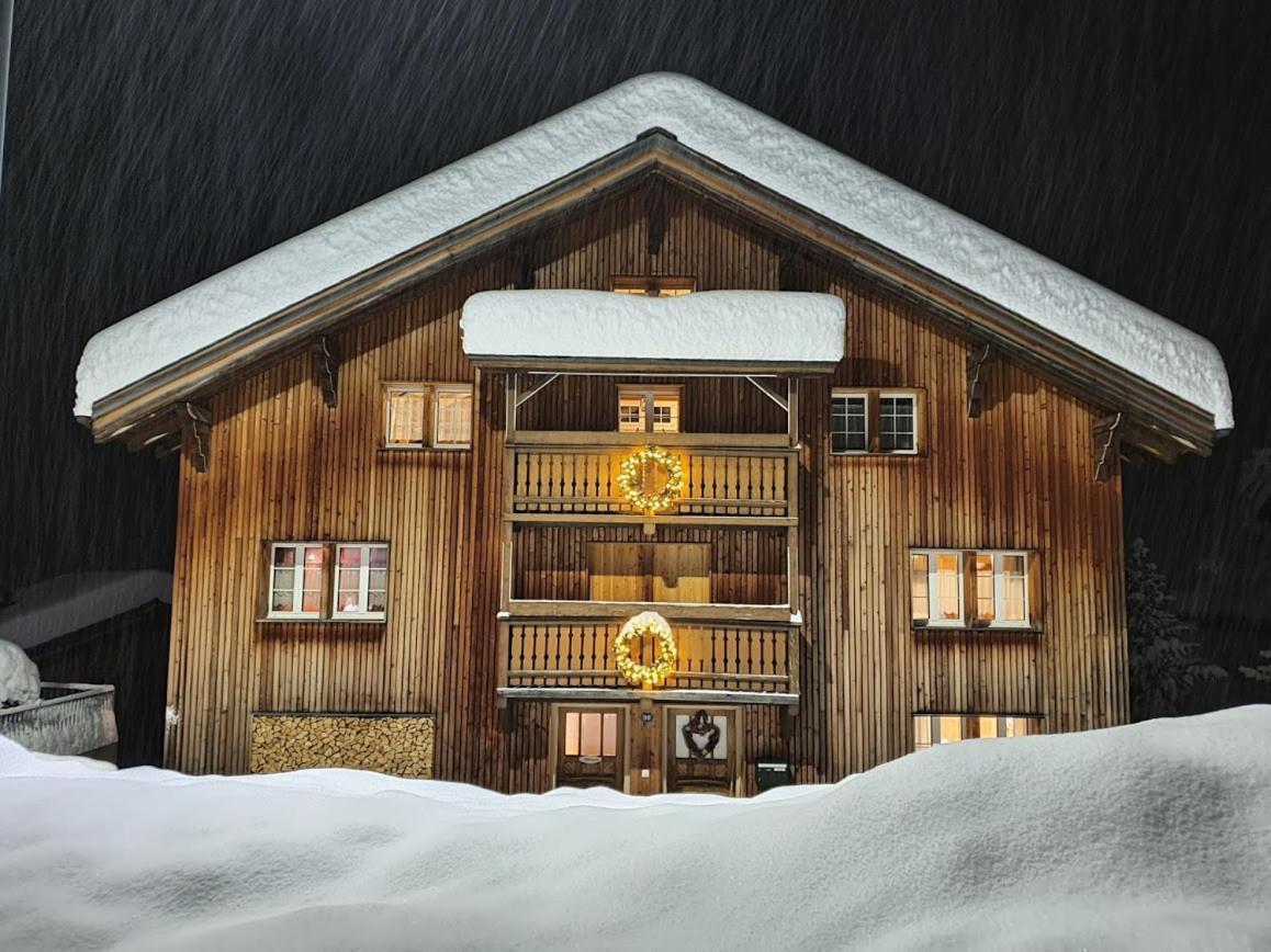 Nostalgie Bed&Breakfast Chrämerhus Curaglia Exterior foto